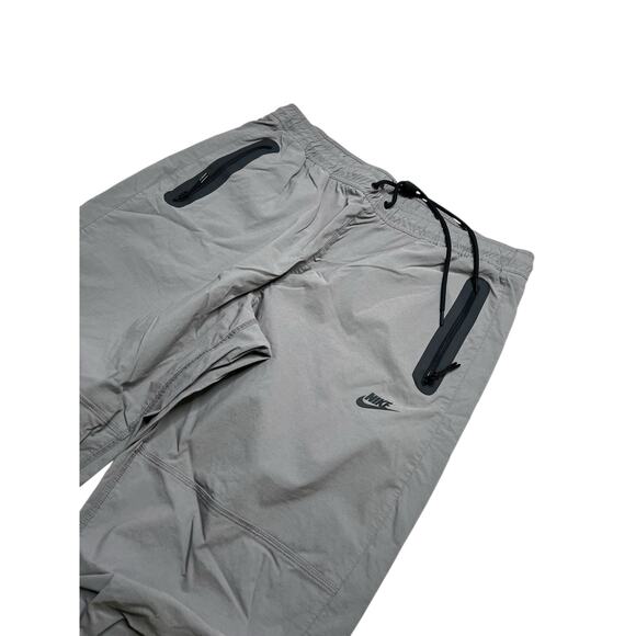 Nike Tech Woven Pants Gray Men’s Size XL Adjustable Drawstring Ankle Zip Pockets - Picture 2 of 10